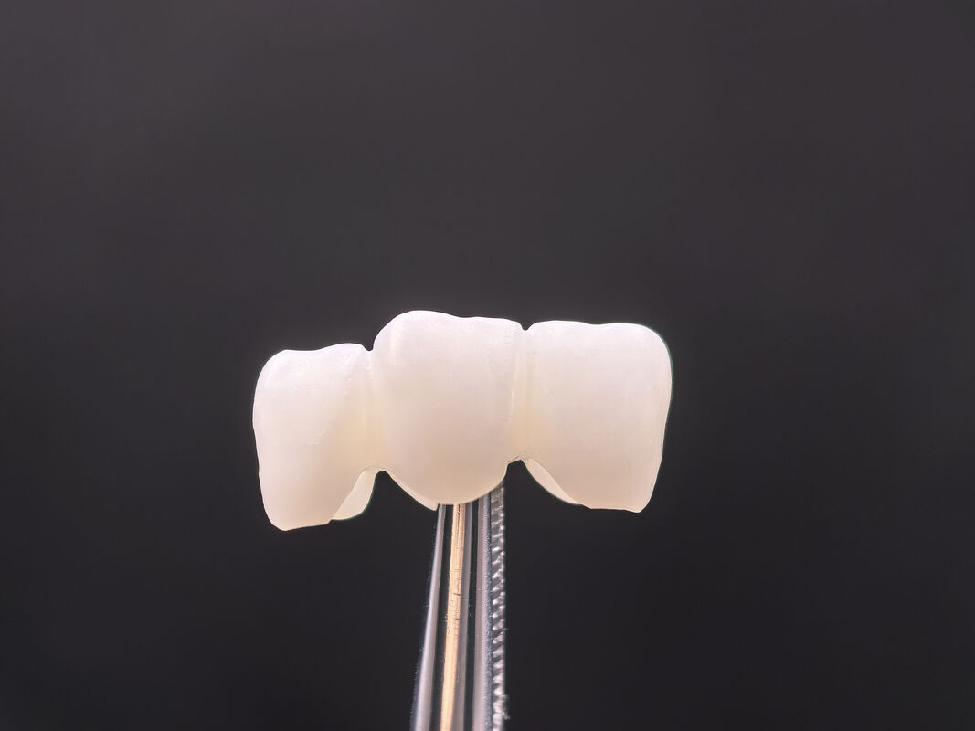 Μπλοκ ζιρκονίας οδοντιατρικό σχεδιασμένο για φυσικές αισθητικές πρόσθιες αποκαταστάσεις με αντοχή 650MPa και γρήγορη επεξεργασία CAD CAM